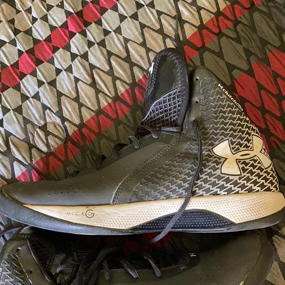 Under armor shoes worn a few times good condition